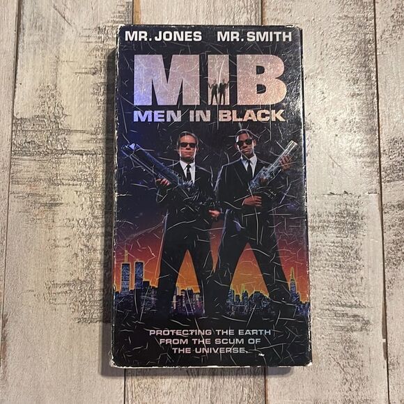 1997 VHS “Men In Black” - Picture 1 of 4